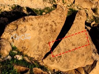 کشف کتیبه قاجاری در کهتویه شهرستان بستک