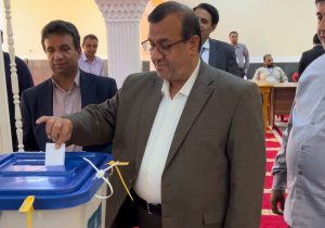 احمد جباری نماینده مردم غرب هرمزگان ساعتی پیش با حضور در مسجد جامع بستک رای خود را به صندوق انداخت