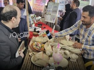 تجلیل از محمد زارع دهیار روستای لاوردین به عنوان فعال زیست محیطی برتر استان هرمزگان