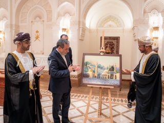 تمبر یادبود همکاری ایران و عمان منقش به مسجد جامع بستک توسط وزیر خارجه ایران و عمان رونمایی شد
