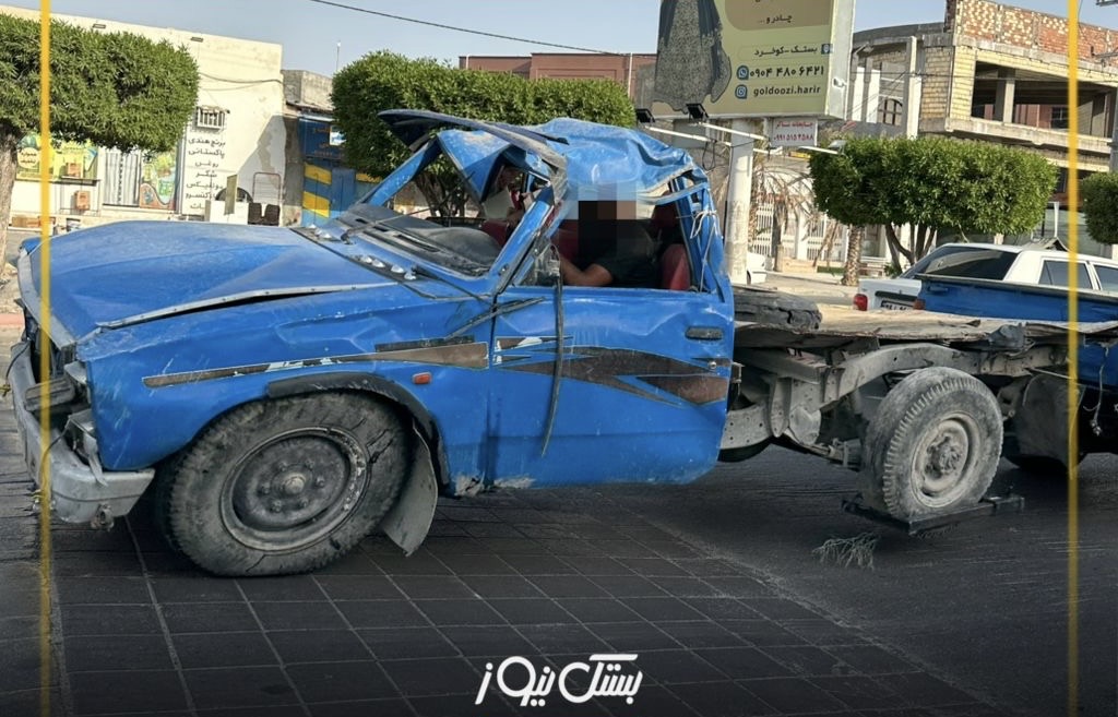واژگونی وانت نیسان در ورودی شهر بستک / قسمت بار به طور کامل از خودرو جدا شد