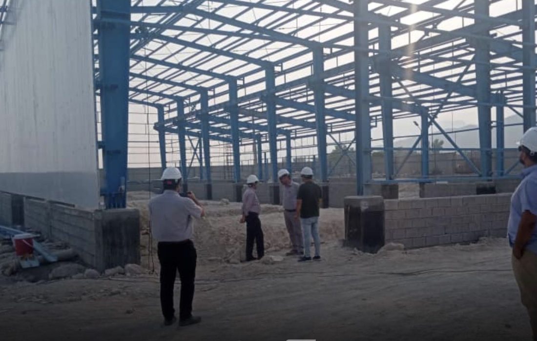 بازدید فرماندار بستک از روند پیشرفت سایت آبشیرینکن بندرچارک
