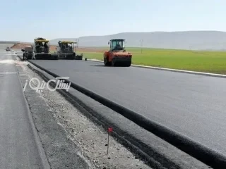 تداوم عملیات عمرانی در گردنه “شِوِرز” محور بستک–لار؛ لزوم صبر، همکاری و رعایت ایمنی توسط پیمانکار