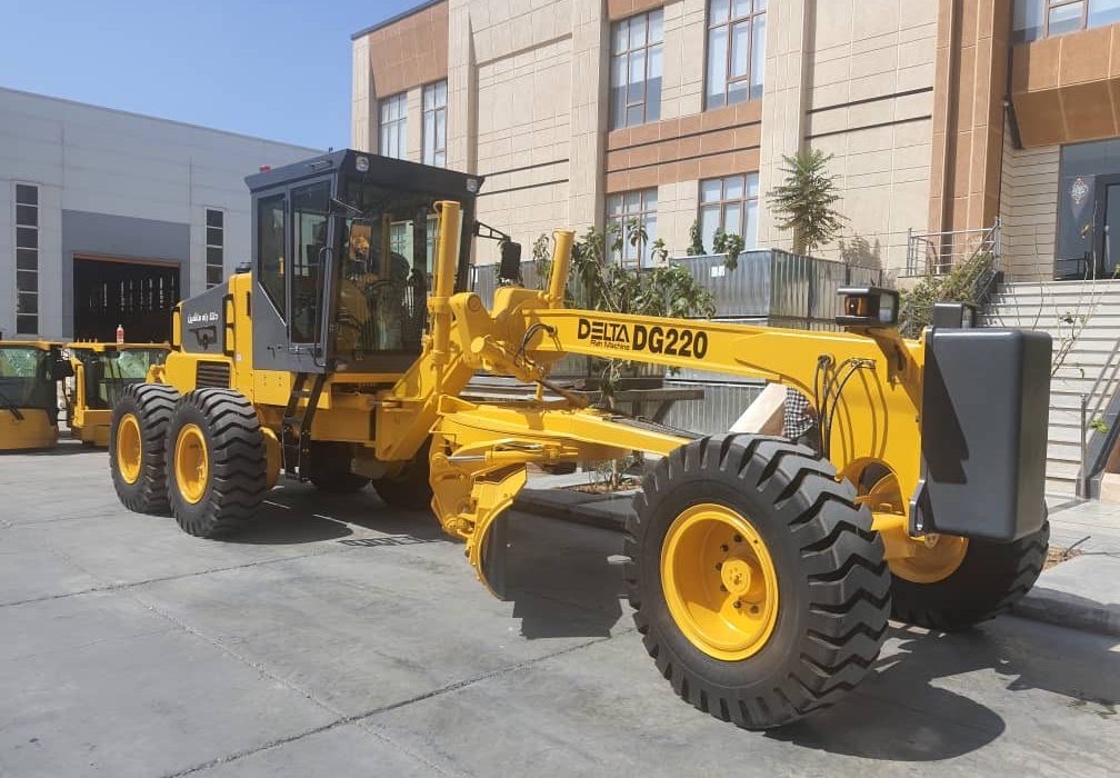تجهیز شهرداری کوهیج به یک دستگاه گریدر DG 220 Delta با اعتباری بالغ بر ۷ میلیارد تومان