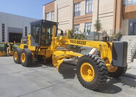 تجهیز شهرداری کوهیج به یک دستگاه گریدر DG 220 Delta با اعتباری بالغ بر ۷ میلیارد تومان