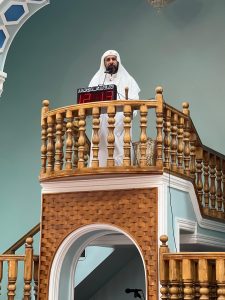 مطالبه جدی امام جمعه اهل سنت بستک از شهرداری و شورای شهر برای ارائه گزارش شفاف به مردم / جامعه امروز نیازمند اعتماد است
