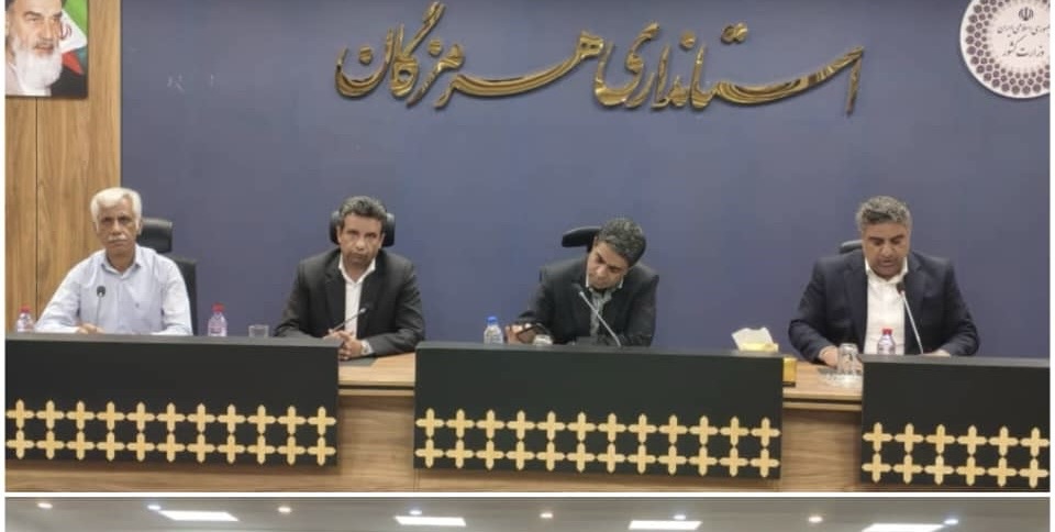 نشست بررسی موانع پروژه‌های عمرانی شهرستان بستک برگزار شد / از احداث کمربندی شهر بستک توسط راه و شهرسازی تا تامین برق آبشیرین کن چارک