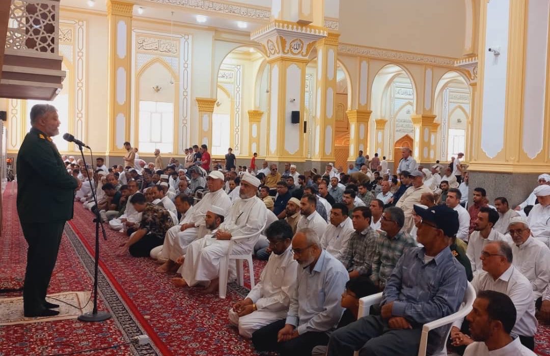 حضور سرهنگ شعبانی در جمع نمازگزاران مسجد جامع کوخرد جهت تبیین و تشریح خدمات نظام و دولت