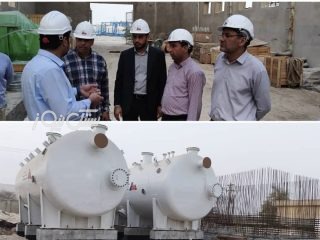 بازدید فرماندار بستک از روند پیشرفت پروژه آبشیرینکن بندرچارک/تجهیزات در حال نصب هستند