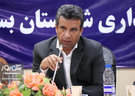 تاکید فرماندار بستک بر شفافیت مالی شهرداری‌ها و دهیاری‌ها / پروژه آب‌شیرین‌کن چارک تا پایان سال مشکل کم‌آبی را رفع می‌کند
