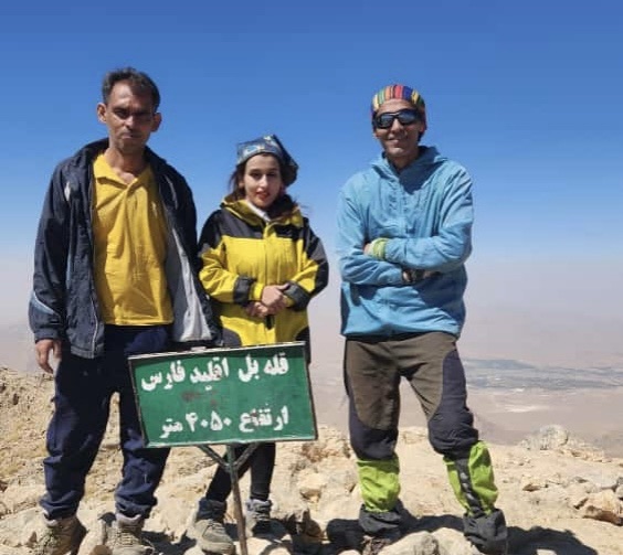 صعود کوهنوردان بستکی به بام استان فارس / حضور موفق کوهنوردان شهرستان بستک در طرح ملی سیمرغ