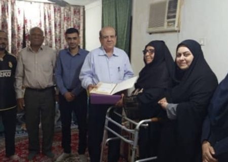 تجلیل از سرکار خانم کنیز شجاعی شاعر توانخواه به مناسبت هفته کتاب و کتابخوانی