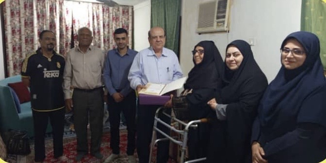 تجلیل از سرکار خانم کنیز شجاعی شاعر توانخواه به مناسبت هفته کتاب و کتابخوانی