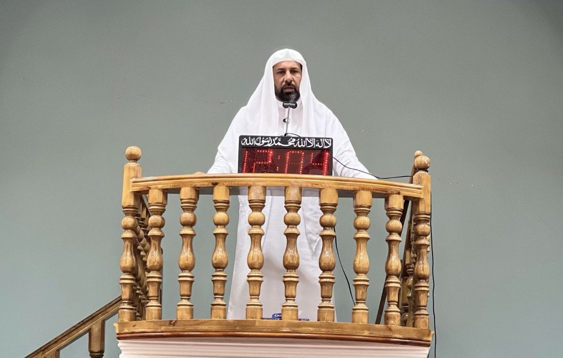 انتقاد امام جمعه بستک از تبدیل مسجد جامع قدیم بستک به لوکیشن عکاسی عروس و داماد