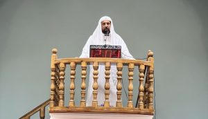 انتقاد امام جمعه بستک از تبدیل مسجد جامع قدیم بستک به لوکیشن عکاسی عروس و داماد