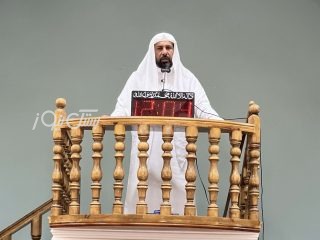 انتقاد امام جمعه بستک از تبدیل مسجد جامع قدیم بستک به لوکیشن عکاسی عروس و داماد