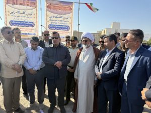 کلنگ دو مدرسه خیرساز ۱۲ و کلاسه در بستک به زمین زده شد
