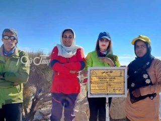 صعود موفق ۴ کوهنورد از شهرستان بستک به بام بوشهر