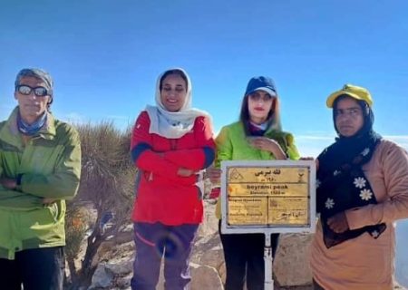 صعود موفق ۴ کوهنورد از شهرستان بستک به بام بوشهر