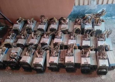 کشف و ضبط ۴۰ دستگاه ماینر غیرمجاز در شهرستان بستک