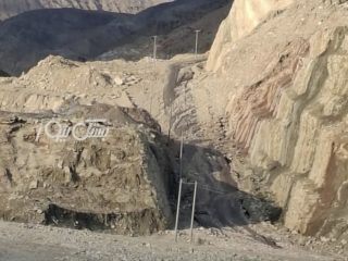 محور خورجناح در پی بارش باران و ریزش کوه تا اطلاع ثانوی مسدود می باشد