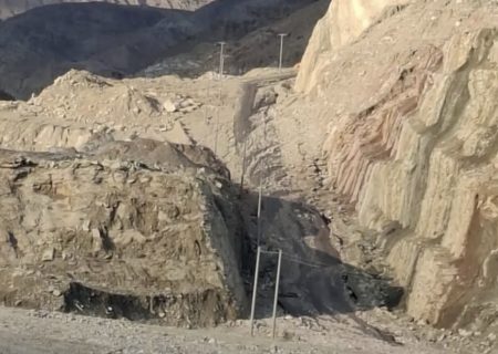 محور خورجناح در پی بارش باران و ریزش کوه تا اطلاع ثانوی مسدود می باشد