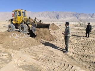 رفع تصرف به طول ۳۰۰ متر از اراضی ملی در منطقه دشت احمد فتویه شهرستان بستک