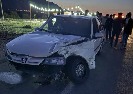 برخورد موتورسیکلت ورزشی با خودروی پژو پارس حوالی شیخ حضور منجر به مصدومیت شدید دو نفر شد