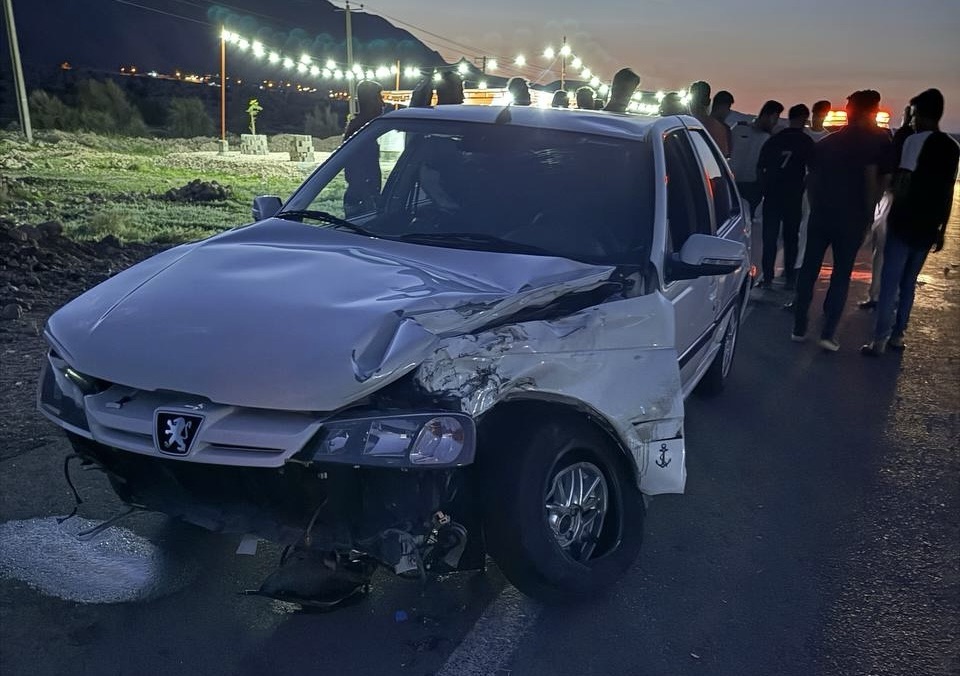 برخورد موتورسیکلت ورزشی با خودروی پژو پارس حوالی شیخ حضور منجر به مصدومیت شدید دو نفر شد