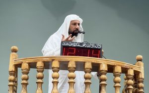تهمت و ظلم انسان را از رحمت الهی دور می‌کند/در شرایط اقتصادی دشوار، هوای یکدیگر را داشته باشیم