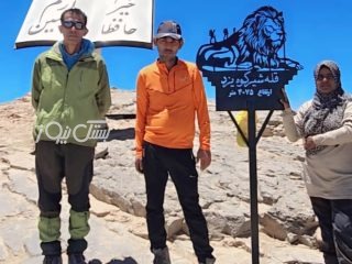 درخشش کوهنوردان بستکی بر فراز بام استان یزد / صعود موفق به قله ۴۰۷۵ متری شیرکوه