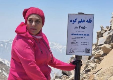صعود افتخارآفرین بانوی بستکی به دومین قله بلند ایران