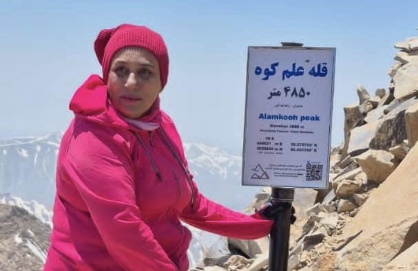 صعود افتخارآفرین بانوی بستکی به دومین قله بلند ایران