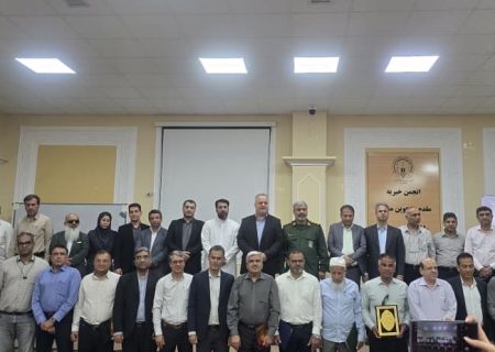 همایش تجلیل از مرغداران برتر غرب استان هرمزگان در بستک برگزار شد