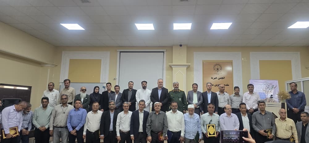 همایش تجلیل از مرغداران برتر غرب استان هرمزگان در بستک برگزار شد