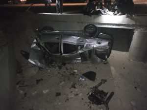 مصدوم شدن یک نفر بر اثر واژگونی خودرو و سقوط به پُل در سه راهی تنگ ‌بستک