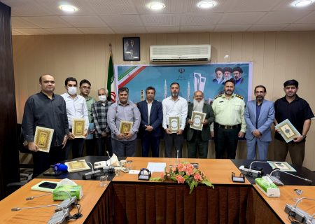 به مناسبت روز خبرنگار از خبرنگاران شهرستان بستک تجلیل شد