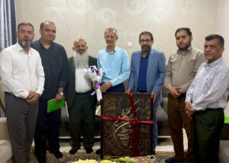 تجلیل از پیشکسوت رسانه بستک در دیدار صمیمی خبرنگاران با محمد روانپرور
