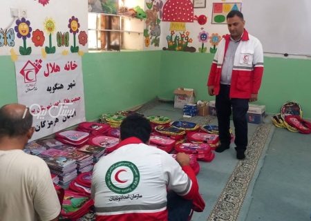 اهداء ۵۰۰ پکیچ وسایل مدرسه به ارزش یک میلیارد تومان به دانش آموزان نیازمند شهرستان بستک