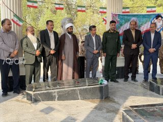 آغاز هفته دفاع مقدس در بستک با غبارروبی قبور شهدا و رژه موتوری