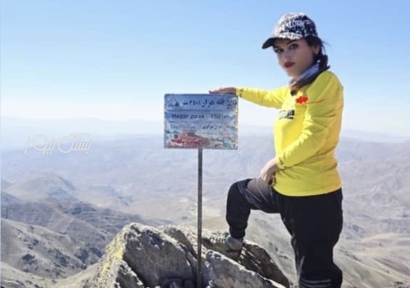 صعود بانوی کوهنورد بستکی به بام کرمان
